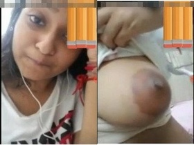 Desi beauty reveals her breasts on video call