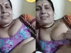 Mature Indian wife enjoys live sex with her lover on camera