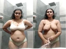 Desi babe records her nude video for pleasure