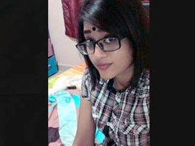 Tamil desi girl's selfie obsession in this video