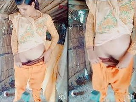 Exclusive Indian girl flaunts her pussy and ass in intimate video