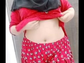 Indian wife talks dirty in Hindi audio while filming herself in shalwar kamiz