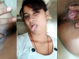 Indian girl takes solo video of her masturbation in village