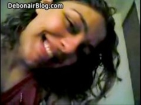 Desi Indian girl Ritu gives blowjobs and rides her boyfriend in HD