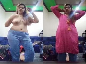 Pakistani babe flaunts her big breasts and pussy on camera