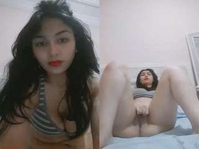 Naughty Pakistani girl gives sensual finger massage