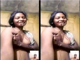 Desi babe flaunts her body on video call