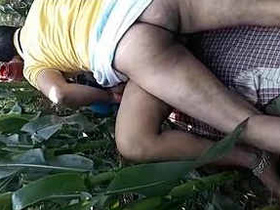 Indian slut gets fucked in public park