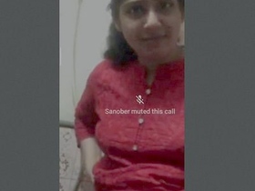 A Pakistani girl reveals her breasts on video chat
