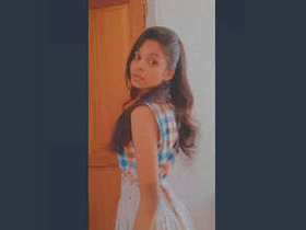 Cute girl reveals her breasts and pussy in lankan clip