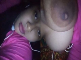 A seductive Indian woman displays her attractive vagina in this steamy video