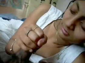 Indian beauty gives her chubby friend a sensual blowjob