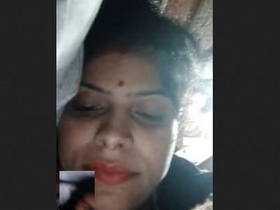 Busty bhabhi flaunts her body on Vc in solo video