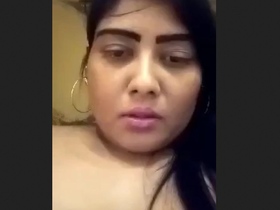 Bengali beauty flaunts her rear end for her sweetheart