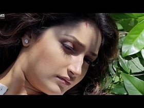 Hilarious Indian Tarzan-He-Man in a Funny Video