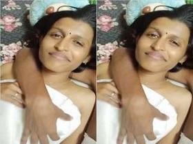 Tamil girl flaunts her breasts and pussy in a steamy video