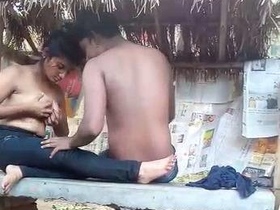 Bangladeshi lovers have sex at the bus stop in amateur video