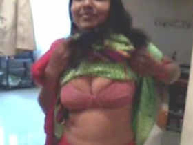 Stunning Indian housewife from Indore displays her breasts and buttocks