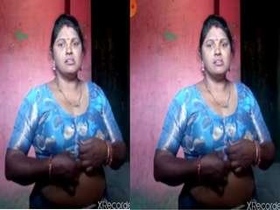 Sultry Indian bhabhi in a video chat