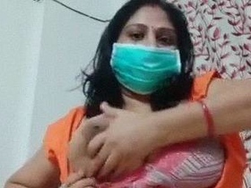 Masked bhabhis show off their breasts in a daring display