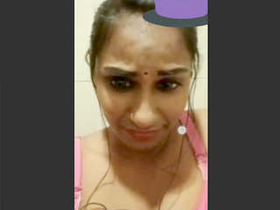 Tamil beauty reveals her intimate parts in a video call