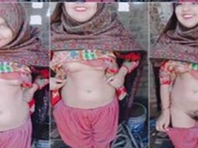 Pakistani teen flaunts her unshaven vagina in front of the camera