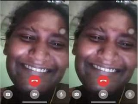 Mallu bhabhi takes a bath on video call