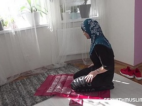 A Muslim woman rejects words of endearment and helps a petitioner