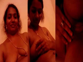 Tamil wife shares nude photos with her secret lover