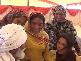 Pakistani Muslim couple enjoys steamy sex in bedroom