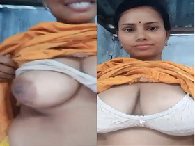 Exclusive Indian bhabhi flaunts her big boobs and pussy in amateur video
