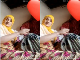 Sexy Pakistani bhabhi reveals her big boobs and pussy in HD video