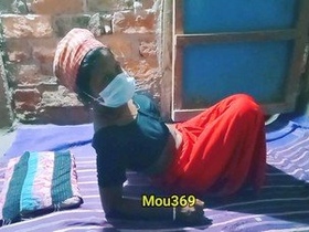 Indian wife has sex with her spouse in the evening