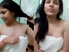 Mumbai hottie teases in a towel with her boyfriend