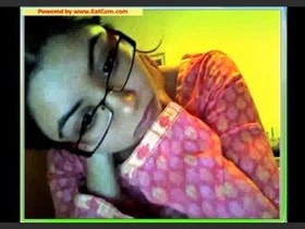 Pakistani beauty Ghazal's sensual webcam performance