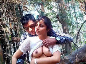 Indian amateur couple enjoys passionate kissing and boob play