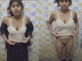 A Desi girl in the bathroom: Solo playtime