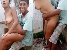 Desi slut gets banged in the backyard