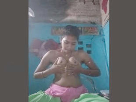 Indian wife records herself pleasuring herself for a customer