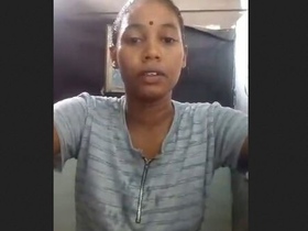 Tamil girl takes luxurious bath while being adorable