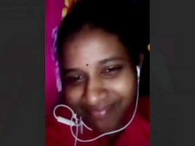 Tamil babe flaunts her body in a video call