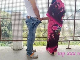 Stunning bhabhi in pink saree steals the show in outdoor sex scene