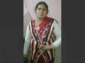 Indian married bhabi's steamy affair with her neighbor captured on video