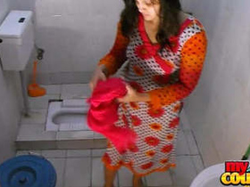 Indian couple Sonia and Sunny's steamy shower sex session