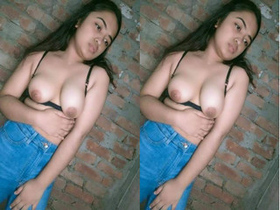 Solo girl