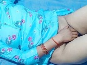 Desi babe is eager to get fucked in her cave