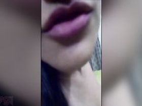 Indian playgirl records sexy selfies for her boyfriend