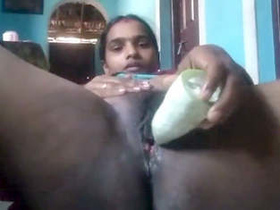 Indian bhabi gets naughty with cucumber in hot video