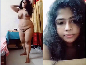 Amateur Indian girl flaunts her big boobs and big butt in exclusive video