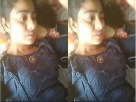 Amateur Indian girl Desi flaunts her boobs and pussy on VK